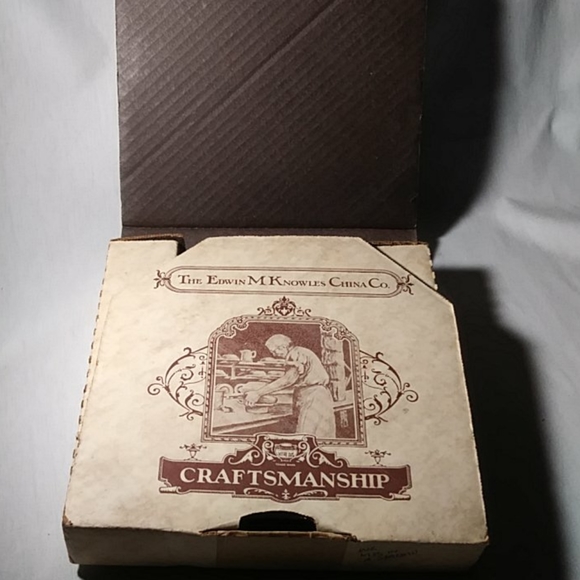 Knowles China Plate "We Kiss in a Shadow" Plate - Picture 11 of 11